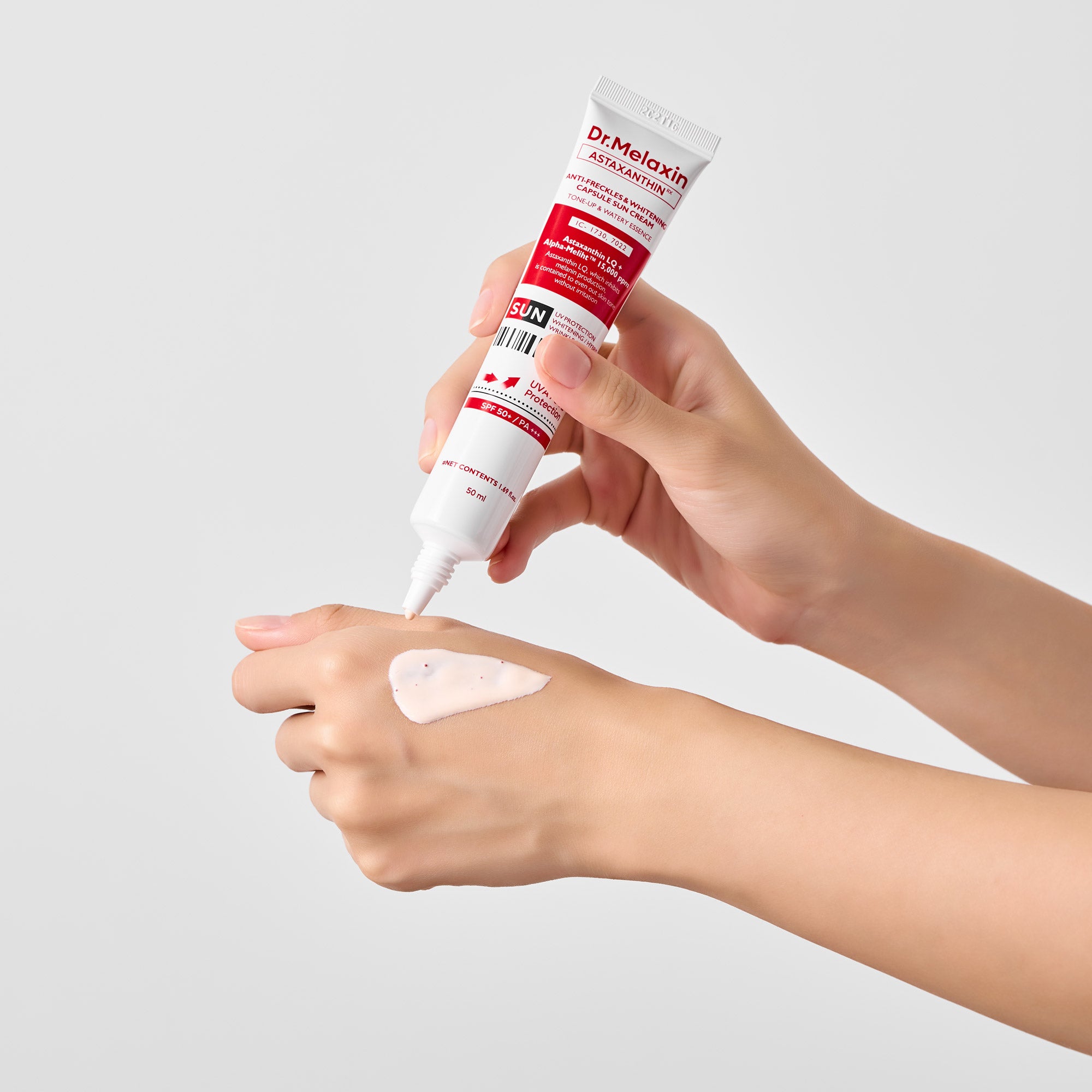 DR.MELAXIN Astaxantina Anti-Freckles & Whitening Capsule Sunscreen SPF50+ / PA+++ - Crema tonificante con filtro per discromie 50 ml #4