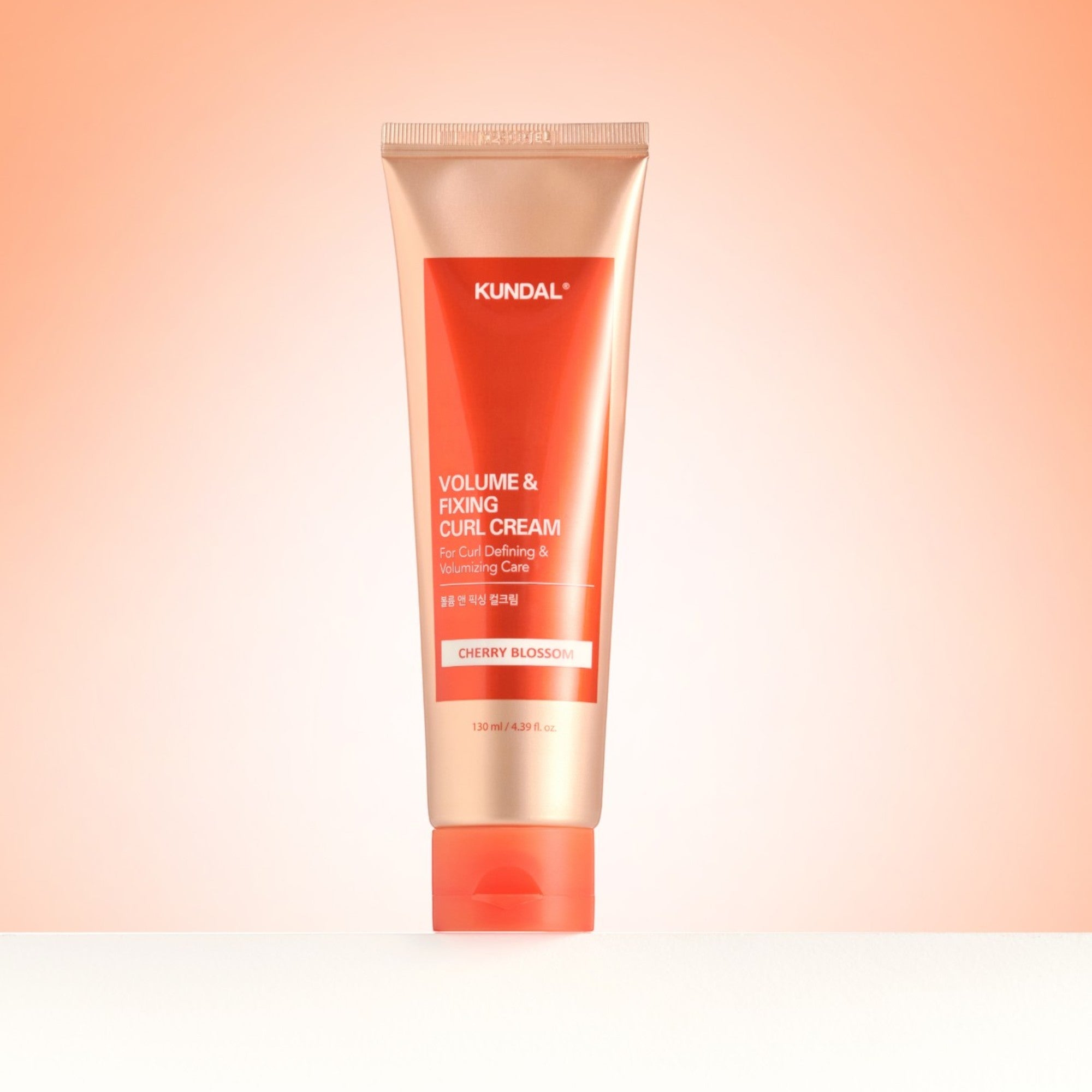 KUNDAL VOLUME & FIXING CURL CREAM Crème augmentant le volume et soulignant les boucles Weddling Bouget 130 ml #2
