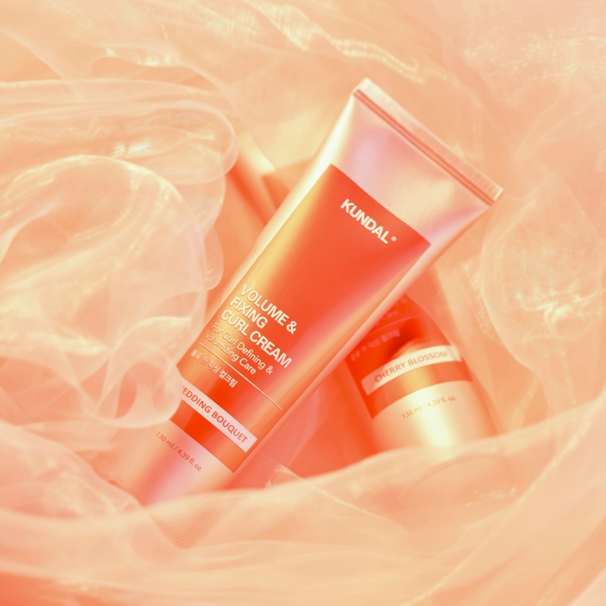 KUNDAL VOLUME & FIXING CURL CREAM Crème augmentant le volume et soulignant les boucles Weddling Bouget 130 ml #5